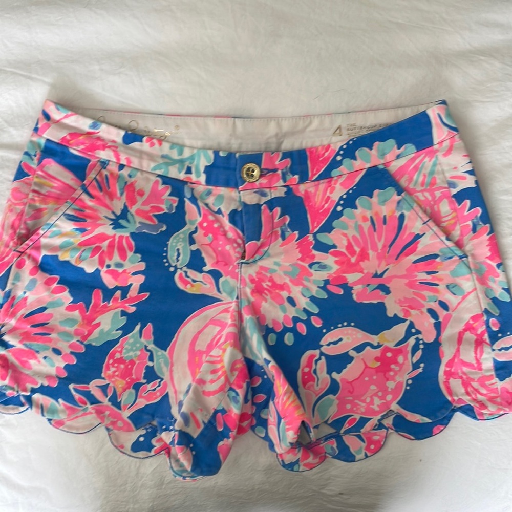 Lilly Pulitzer scalloped hem shorts. Bright and tropical!